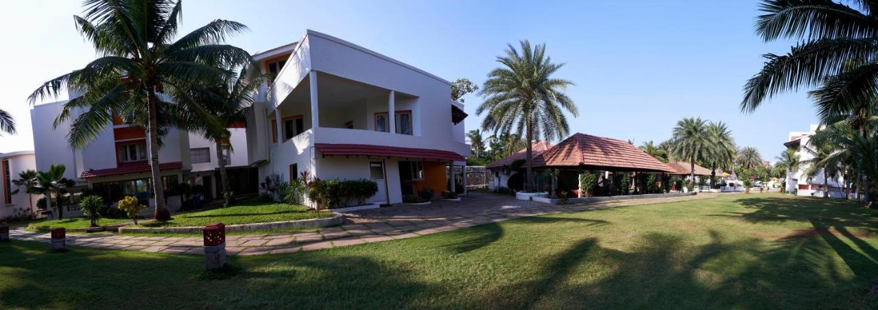 Mgm Eastwoods East Coast Road Resort 4*